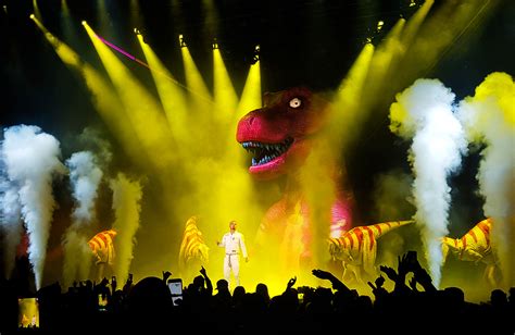 J Balvin's 'Vibras en Vivo' Concert: A Latin Explosion that Set Amsterdam Aflame!